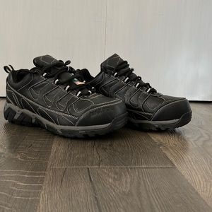 Men’s CSA approve steel toe shoes size 9